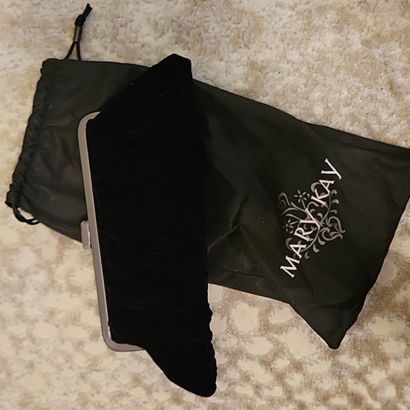 Mary Kay Handbags - New Mary Kay Clutch